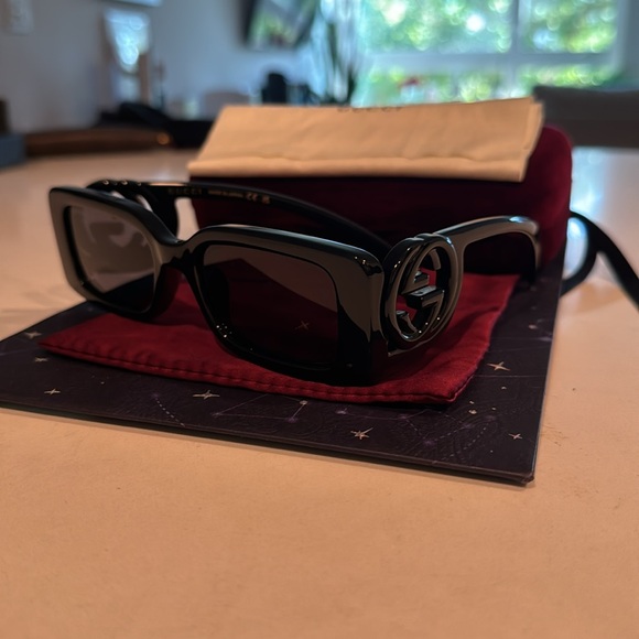 Gucci Rectangular-frame sunglasses - Picture 2 of 8